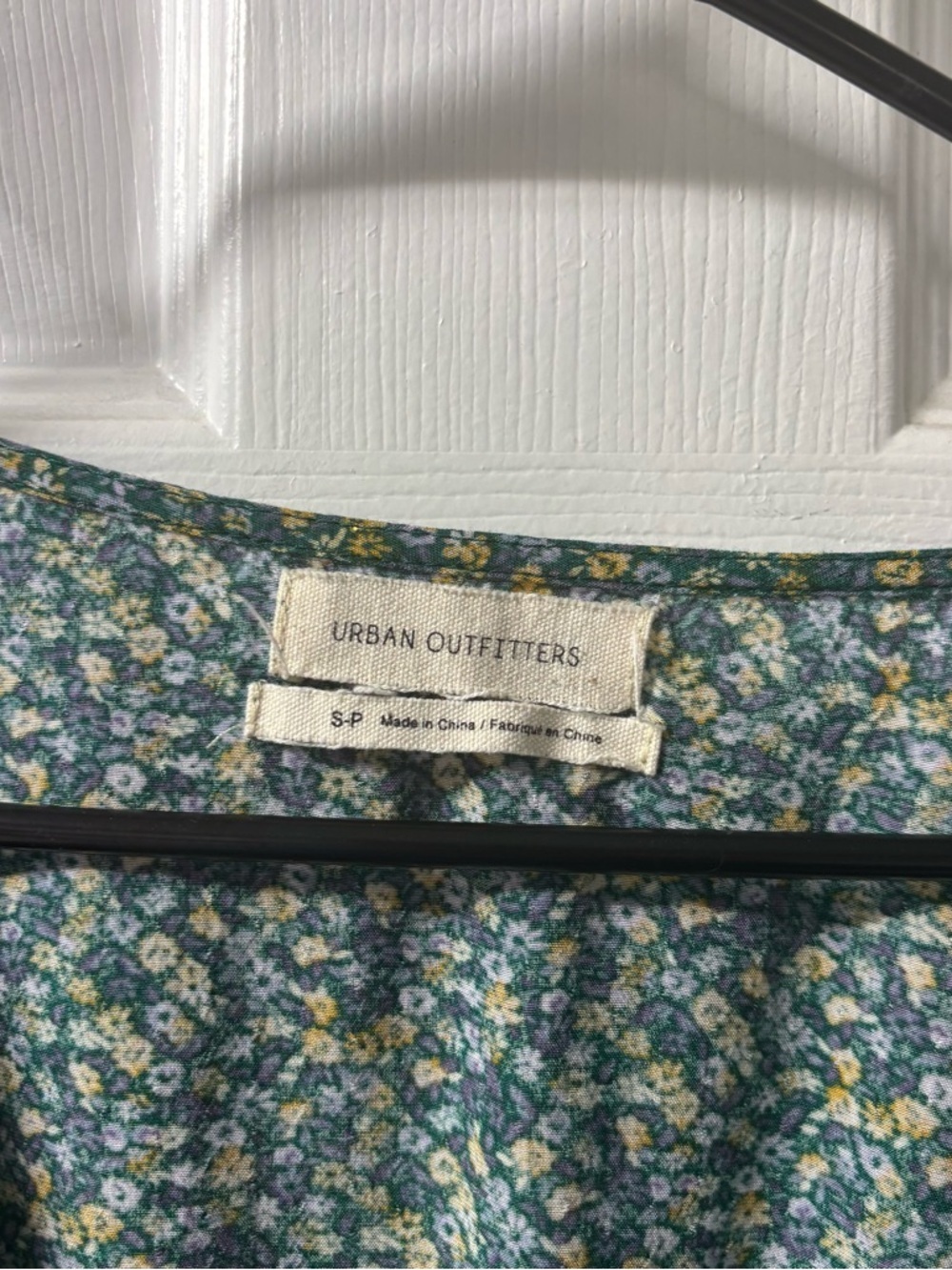 Cottagecore Floral Smocked Crop Blouse Green Boho V-Neck Long Sleeve Top Small - Picture 2 of 9